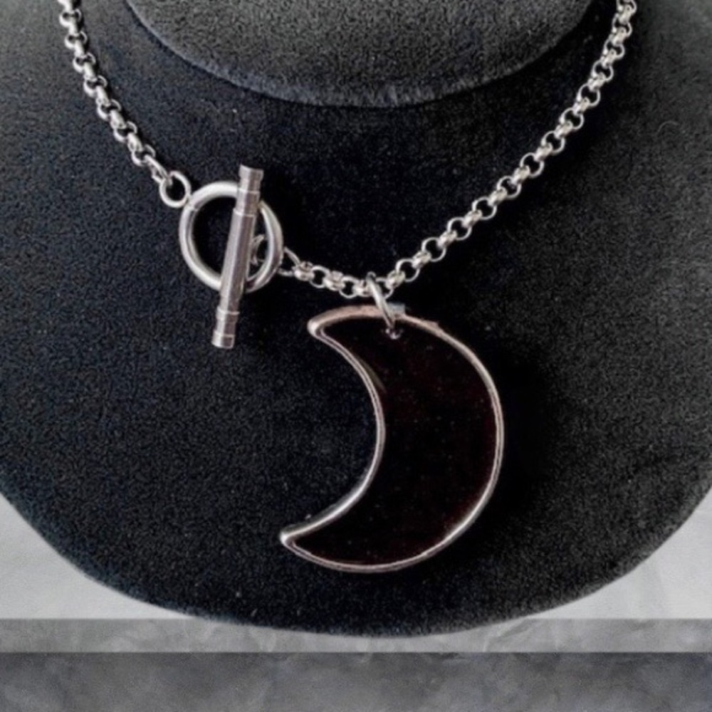 Dark Red resin & glitter crecent moon steel choker - Picture 3 of 9